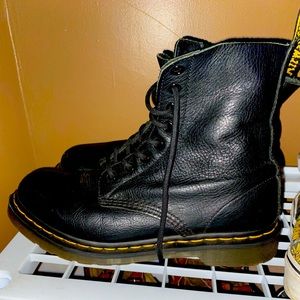 Size 9 Dr.Martens, barely worn! Very comfortable